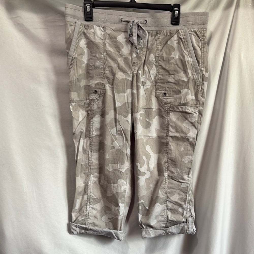 Natural Reflections Gray Camouflage Capris